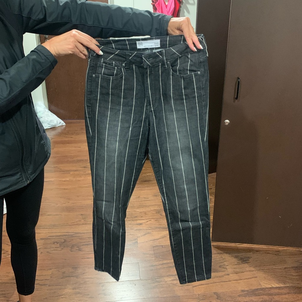 RSQ pin strip stretchy jeans!